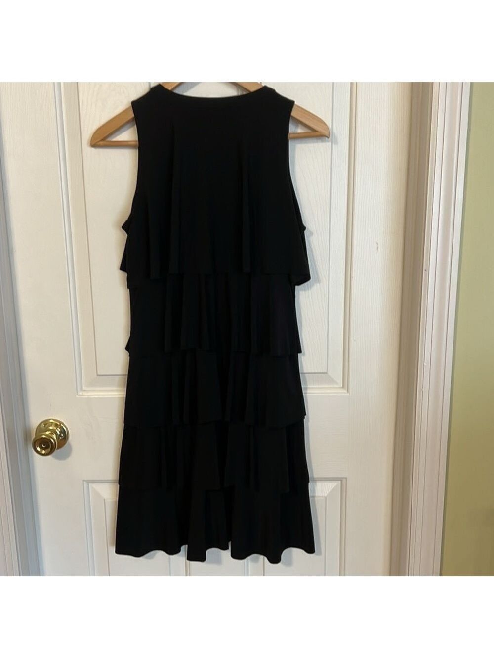 White House Black Market dress. Size XS, black, flowy, feminine, LBD, sleevless. - Picture 4 of 11